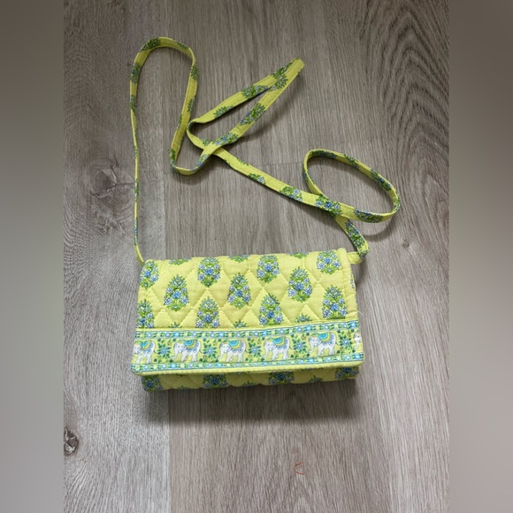 Vera Bradley Handbags - Vera Bradley crossbody purse